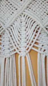 Basantpriya Enterprises – Décoration murale en macramé de coton, design géométrique bohème avec pompons, pour intérieur/extérieur, art décoratif pour salon - Product Image 5