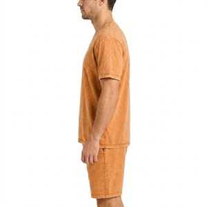 Ensemble T-shirt et short orange rouille teint sur mesure pour homme, en coton délavé vintage, style streetwear d'été, coupe décontractée, tenue deux pièces - Product Image 6