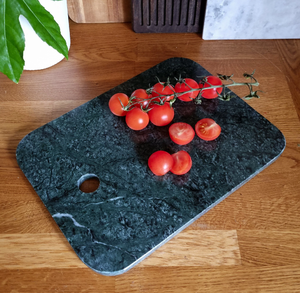 Planche à découper en marbre rectangulaire avec poignée en laiton, idéale pour couper les fruits - Product Image 6