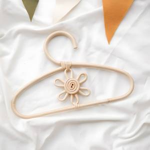 Perchas de Mimbre para Ropa de Niños con Diseño de Conejito, Perchas Ecológicas Únicas y Naturales - Product Image 2