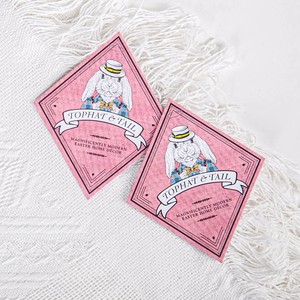 Étiquette suspendue personnalisée en papier cartonné avec impression Pantone pour vêtements - Product Image 2