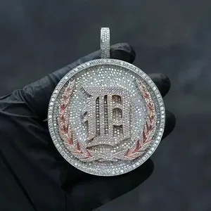 Colgante de disco redondo personalizado con letras, completamente cubierto de circonitas, colgante personalizado de plata de ley 925, estilo rapero, joyería personalizada para hombre - Product Image 2