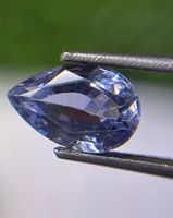 Zafiro azul natural tallado en forma de pera, piedra de color azul claro. Zafiro calentado. Zafiro azul certificado.