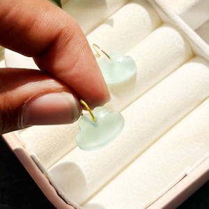 จี้หินอะคาเซโดนีสีฟ้าขัดเงาทำมือ พร้อมห่วงทองสำหรับสร้อยคอและสร้อยข้อมือ - Product Image 3