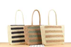 Define tu estilo de temporada con este clásico bolso de hilo natural, con correas tejidas profesionalmente y textura fina. - Product Image 4