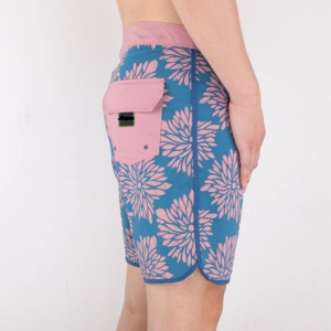 Short à sublimation pour homme Fabricant de vêtements d'entraînement personnalisés de haute qualité avec impression de fleurs Nouveau design Short pour homme à séchage rapide - Product Image 3