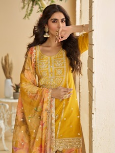 Traje Preconfeccionado Chinon de Dhwaja Export Mustard con Bordado y Trabajo de Codificación - Product Image 1