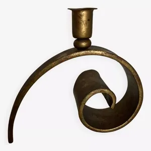 Support à bougie abstrait incurvé, porte-bougie décoratif en métal en forme de spirale avec design à boucle courbée - Product Image 1