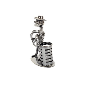 Organizador de Escritorio de Metal Plateado Antiguo con Diseño de Corazón y Aspecto Elegante, Perfecto para Guardar Lápices y Bolígrafos en tu Escritorio - Product Image 4