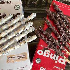 Pingo Milk Chocolate <b>Biscuit</b> Sticks with Cocoa Crumb Combo Pack 32g & 49.5g - Product Image 2