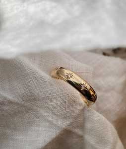 Bague de mariage large de 5 mm, empilable, en or massif 14k 18k, sertie d'étoiles et de diamants de laboratoire ronds, délicate et minimaliste, pour usage quotidien - Product Image 3