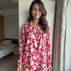 Ensemble de salon Opulent Petals Eternal Bloom Pyjama court en viscose soyeuse avec poche latérale et short élastique - Product Image 5