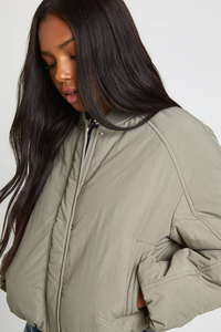 Veste bomber courte pour femme, best-seller, avec tissu tricoté respirant et imperméable, design épaules tombantes - Product Image 3