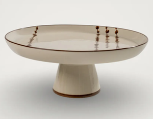 Support à gâteau rond en céramique LMB avec bord noir, plateau à dessert empilable pour la présentation de pâtisseries de mariage - Product Image 1