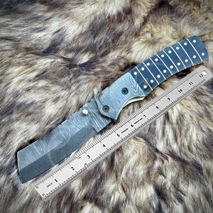 Cuchillo Plegable de Acero de Damasco Hecho a Mano con Mango de Cuerno Negro y Funda de Cuero - Product Image 1