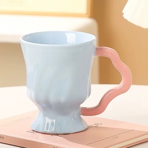 Fantástica taza de cerámica con colores suaves y una estética relajante, una linda taza de regalo ideal para amigos, parejas y seres queridos. - Product Image 4