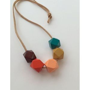 Collier en résine et bois à texture lisse et polie, accessoires de mode en cristal - Product Image 2