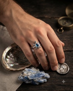 Anillo Ojo Turco de Plata 925 con Baño de Rodio, Engaste Pavé, Cristal Azul Central, Diseño Geométrico, Moderno, Unisex, para Uso Diario - Product Image 2
