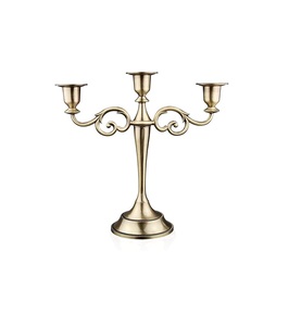 Support de chandelier en fer forgé artisanal pour des dîners romantiques aux chandelles, une décoration festive et des présentations de table sophistiquées pour événements. - Product Image 2