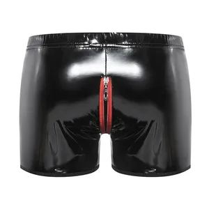 กางเกงขาสั้นผู้ชายเคลือบ PU เงา สีดำล้วน แต่งซิปสีแดง สไตล์โกธิค - Product Image 2