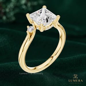 Anillo de Diamantes con Corte Princesa y Tres Piedras en Oro con Piedras Laterales Redondas, Anillo de Compromiso Flotante Clásico para Mujer, Joyería Fina, Regalo - Product Image 5