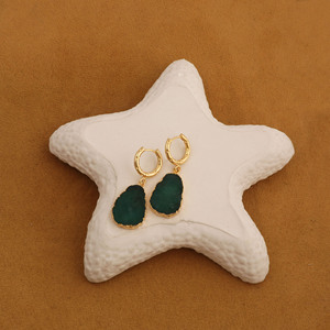 Pendientes de Aro Geométricos de Amatista Verde Fresa, Chapados en Oro, Estilo Boho, Joyería para Mujer, Regalo Artesanal - Product Image 4