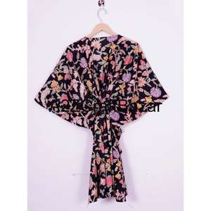 Kaftán Corto Hecho a Mano en India con Estampado Floral, Ecológico, Lavable, Ropa de Dormir Natural, Kimono, Vestido, Cubrebaño Corto para la Playa - Product Image 5