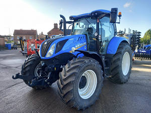 Precio al por mayor: Tractor agrícola New Holland 4WD de 75HP con transmisión por engranajes, de segunda mano, entrega rápida, motor y caja de cambios de alta calidad. - Product Image 4