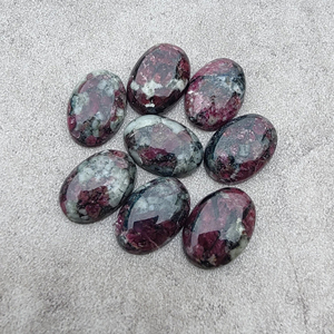 Gema suelta de eudialita natural AAA+ con corte brillante calibrado en rojo grisáceo, certificada por terceros para la fabricación de joyas - Product Image 5