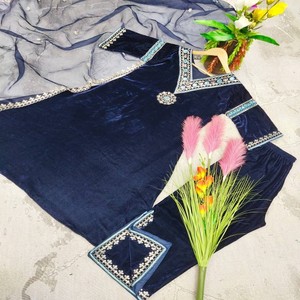VASTRA COTTAGE Ensemble de soirée pour femme en velours de viscose pur, pantalon palazzo et dupatta en soie organza, manches cloche fantaisie - Product Image 6