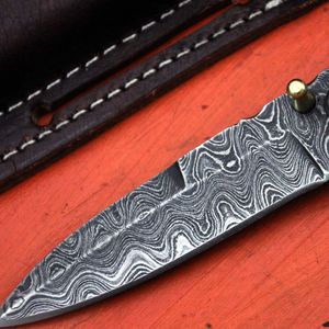 Cuchillo de Caza de Acero de Damasco con Hoja de Punta Caída, Mango de Madera y Funda de Cuero con Perilla de Apertura para Uso en Exteriores y Camping - Product Image 3