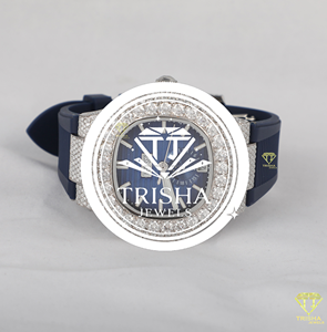 Montre de luxe sertie de diamants avec bracelet en silicone bleu, boîtier en acier inoxydable, montre-bracelet personnalisée de style hip-hop par Trisha Jewels - Product Image 1
