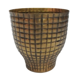Nuevo y Elegante Florero de Metal Moderno, Hecho a Mano con Artesanía India para Uso Decorativo - Product Image 1