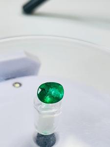 Émeraude naturelle zambienne ovale 2,45 carats, couleur verte premium, lustre excellent, qualité supérieure, pierre précieuse naturelle pour collectionneur - Product Image 5