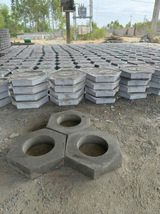 Moule en plastique hexagonal pour dalle de béton avec trou rond - Product Image 2