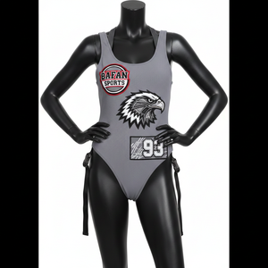 ชุดว่ายน้ำผู้หญิง ผ้าโพลีเอสเตอร์ผสมสแปนเด็กซ์ ยืดหยุ่นสูง 225 GSM สีเทาควันบุหรี่ สายรัดสีดำ พิมพ์ลายโลโก้บนแผง - Product Image 1