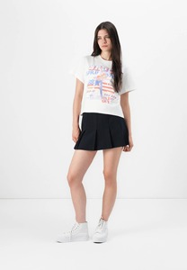 เสื้อครอปแขนสั้น คอกลม ผ้าฝ้าย สไตล์ลำลอง ใส่สบาย เหมาะกับวันสบายๆ หรือใส่เที่ยวเล่นในช่วงฤดูร้อน - Product Image 3