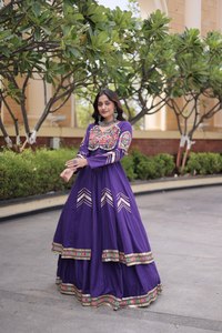 Lehenga Choli Gujarati Chaniya Choli, el Vestido Más Vendido para Navratri, Disponible a un Precio Accesible para Bailar Garba y Dandiya - Product Image 2