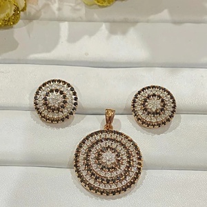 Conjunto de Collar y Pendientes de Ónix Negro con Circonita Cúbica, Chapado en Oro de 22K, Joyería Nupcial India para Mujer - Product Image 3