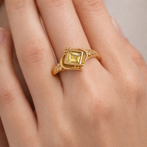Bague pour femme en laiton et citrine ovale, taille fixe, faite à la main, style glamour, Moku Jewellery, pierre de naissance de février - Product Image 5