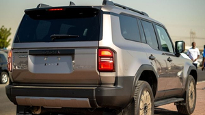 รถยนต์โตโยต้า ปราโด ปี 2025 ใหม่เอี่ยม เครื่องยนต์ดีเซล 4.1-6 ลิตร เทอร์โบ ไอ-ฟอร์ซ เกียร์อัตโนมัติ พวงมาลัยซ้าย หลังคาพาโนรามิกสีดำ ไฟ LED ล้ออัลลอย ภายในตกแต่งด้วยหนัง - Product Image 4