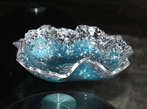 Bol de service en résine fait main avec accents de paillettes argentées, décoration d'intérieur de haute qualité, idées cadeaux pour les fêtes, personnalisable, biodégradable - Product Image 3