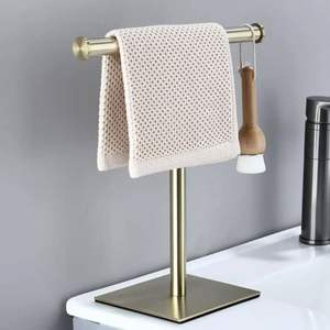 Soporte decorativo de metal para toallas, para almacenamiento en el suelo del baño, con elegante marco curvo y múltiples barras para colgar. - Product Image 3