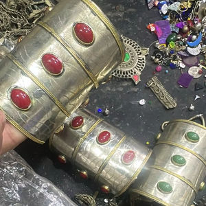 Brazalete Artesanal Afgano Kuchi Tribal con Piedras de Colores, Trabajo de Espejo, Anillo de Dedo Boho, Cadena Étnica de Moda - Product Image 1