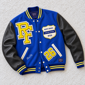 Veste Letterman personnalisée unisexe, corps texturé, manches en similicuir, patch monogramme surélevé, col côtelé, étiquette personnalisée, veste de baseball - Product Image 3