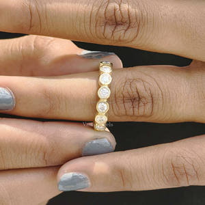 แหวนแต่งงานทันสมัยประดับเพชรโมอิสซาไนต์ทรงบริลเลียนต์คัท น้ำหนัก 1.40 กะรัต ตัวเรือนทองคำแท้ 14K ทรงเต็มวง พร้อมแหวนคู่เป็นของขวัญ - Product Image 3