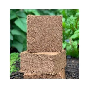 Brique de coco très demandée pour la mise en place de magnifiques présentoirs botaniques intérieurs quotidiens et pour les pépinières commerciales et les jardins. - Product Image 1