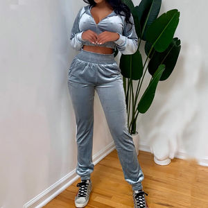 Ensemble jogging deux pièces pour femme, veste à capuche zippée en velours et pantalon évasé, collection 2026, vente d'hiver en gros - Product Image 5