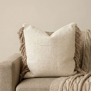 Housse de coussin beige naturel tissée à la main, avec franges texturées, coussin décoratif d'appoint, style bohème et farmhouse - Product Image 1
