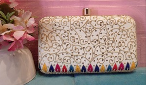 Bolso de mano de diseño indio para mujer, ideal para fiestas, eventos especiales, elegante y hecho a mano, disponible para la venta. - Product Image 4